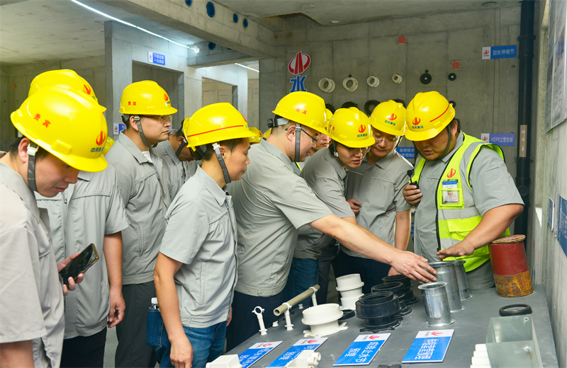 为进一步推进优质客户高效履约，提升交付品质、达成客户满意，2025年6月25日，GA黄金甲建设集团在上海组织召开2025年越秀地产、华润置业客户履约推进会。