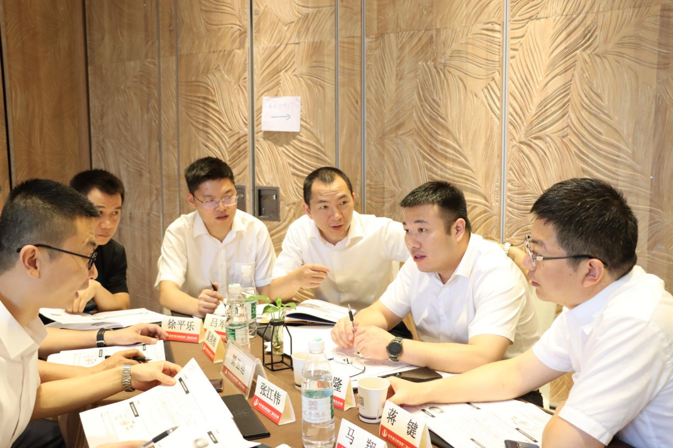 2021年6月25日-26日，GA黄金甲二建组织开展了2021年中高层主管执行力培训。本次培训特邀清华、北大、上海交大总裁班讲师，中国企业家协会特聘高级讲师许晋老师进行授课。